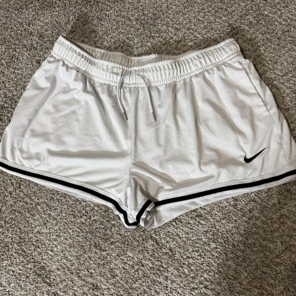 Nike Shorts Womens XL White Mesh Dri Fit Running Athletic Gym DV7966-100 - Picture 1 of 8